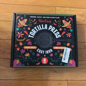 Uno Casa Cast Iron Tortilla Press (8 inch). New